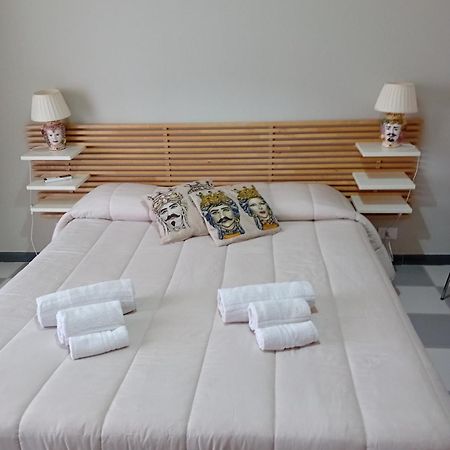 Sikelia Room 卡斯泰拉马莱 外观 照片